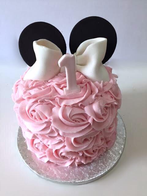 Minnie smash cake