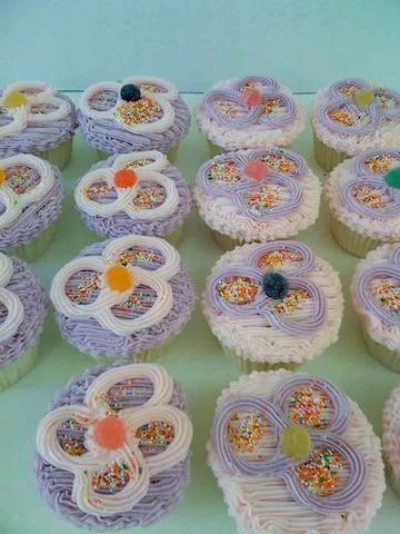 Icing Flower Cupcakes